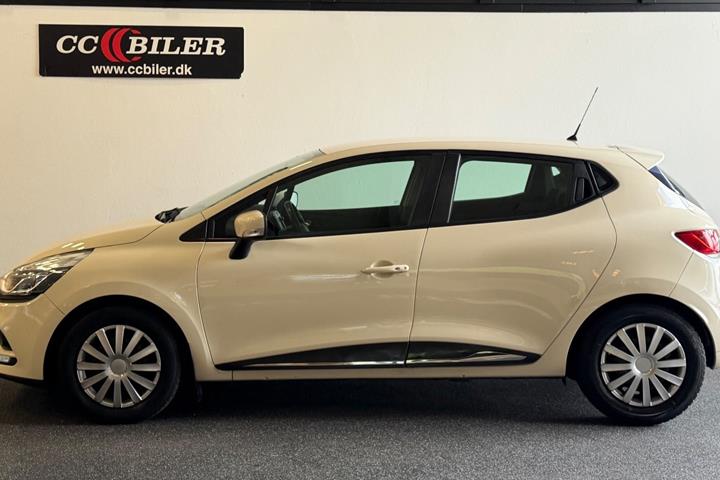 Beige Renault Clio IV fra 2017