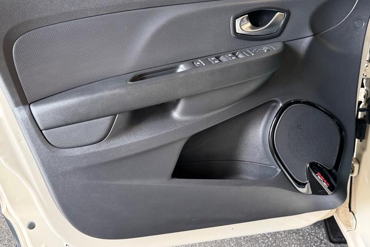 Beige Renault Clio IV fra 2017