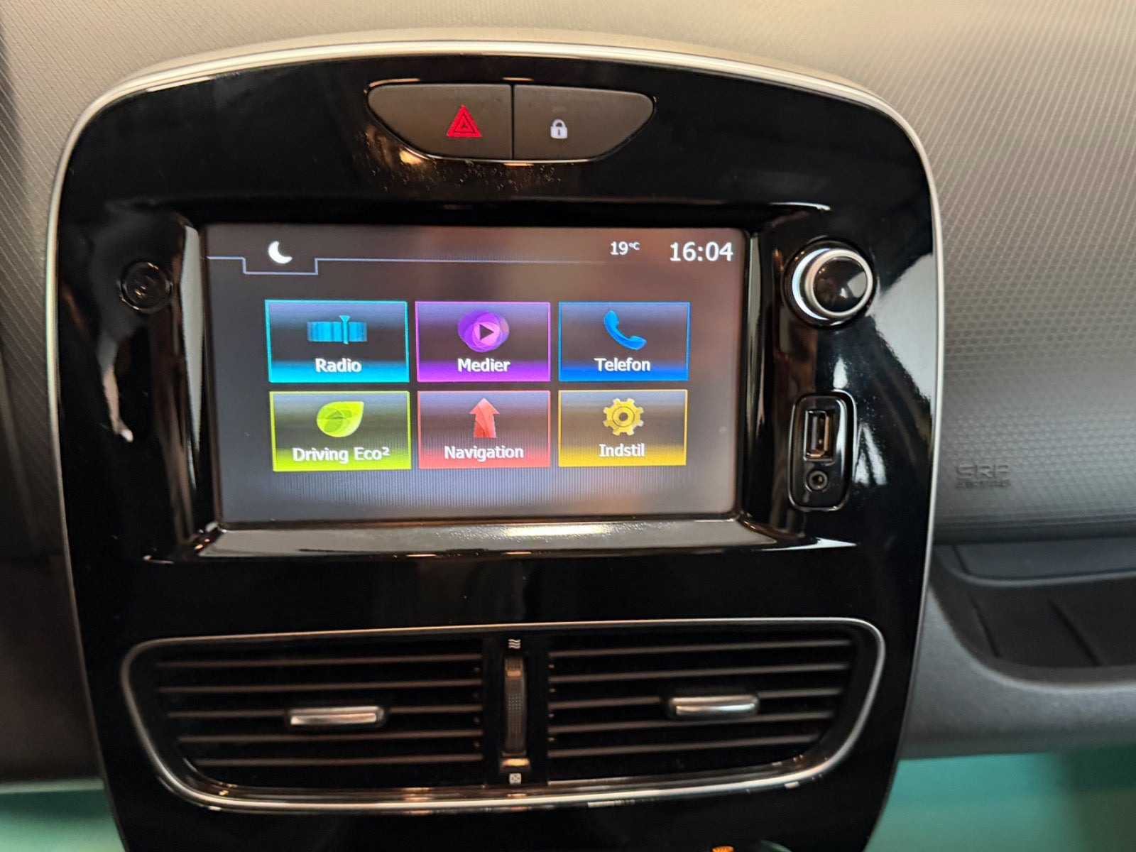 Beige Renault Clio IV fra 2017