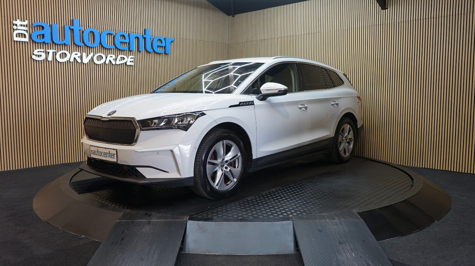 Hvid Skoda Enyaq fra 2022