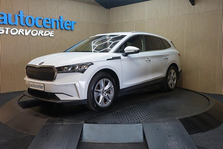 Hvid Skoda Enyaq fra 2022