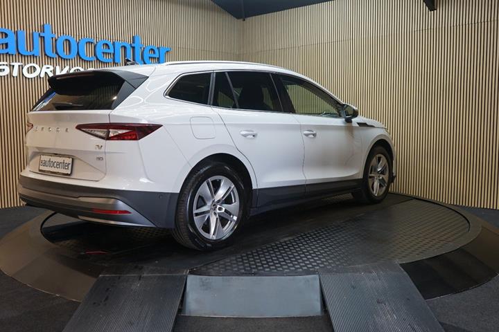 Hvid Skoda Enyaq fra 2022