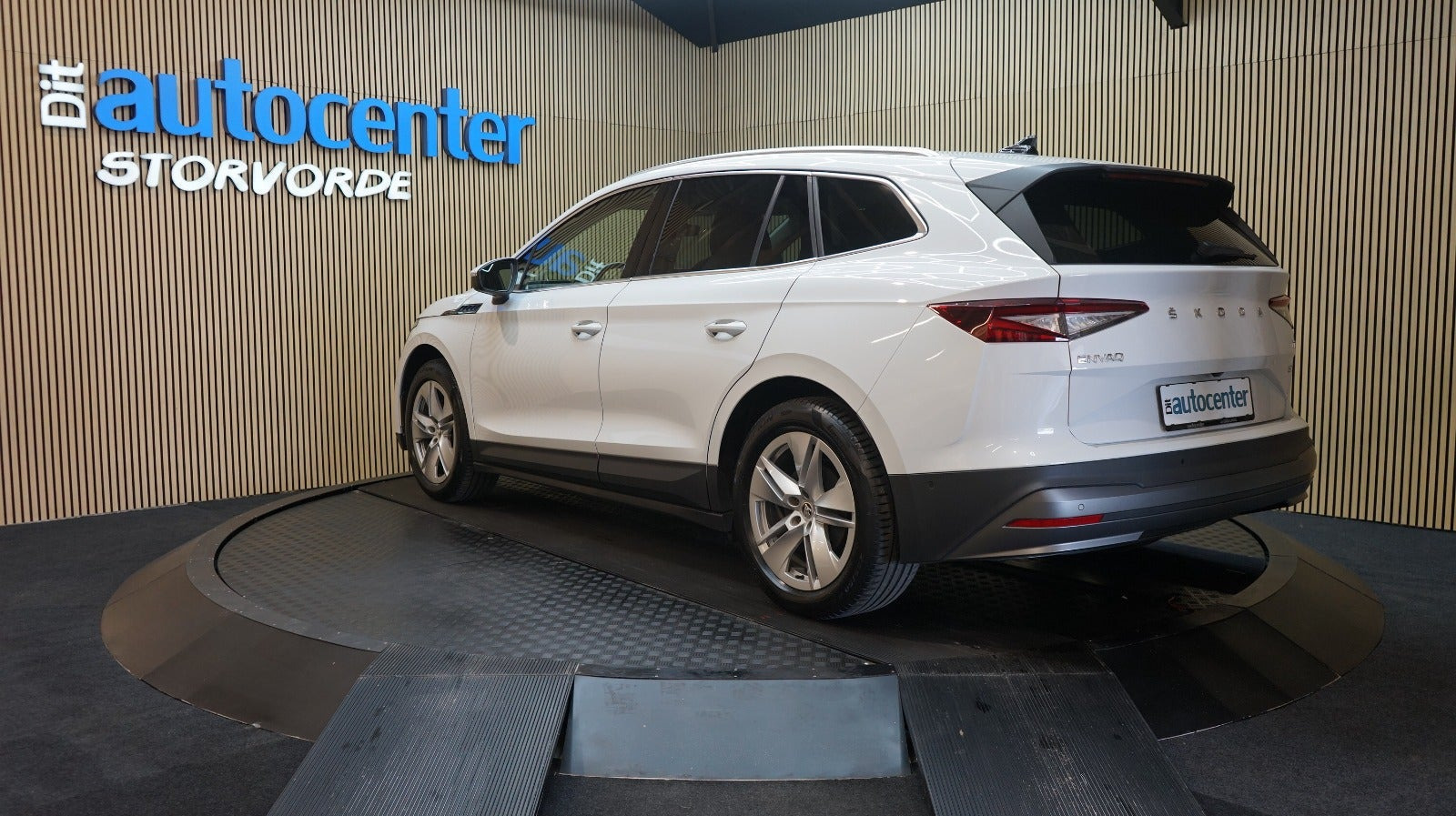 Hvid Skoda Enyaq fra 2022