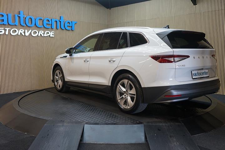 Hvid Skoda Enyaq fra 2022