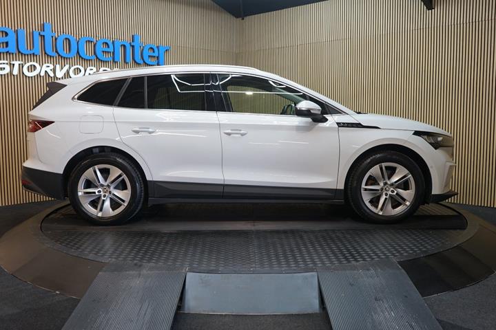 Hvid Skoda Enyaq fra 2022