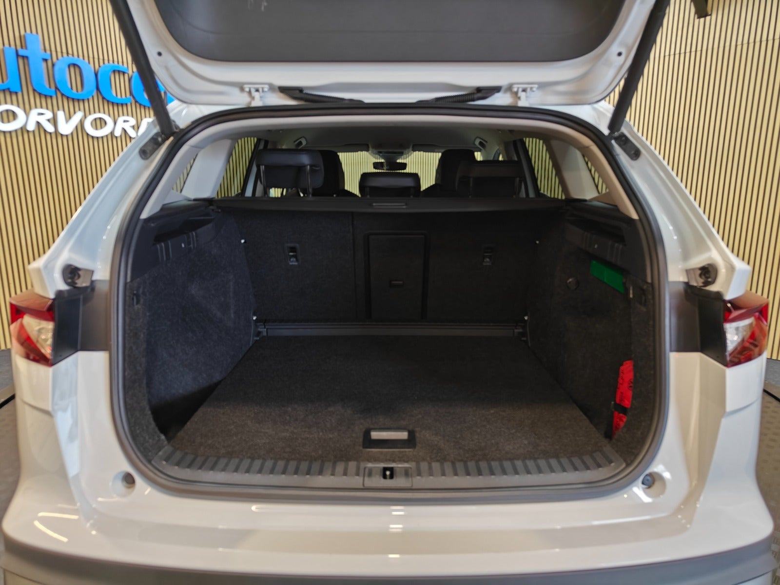 Hvid Skoda Enyaq fra 2022