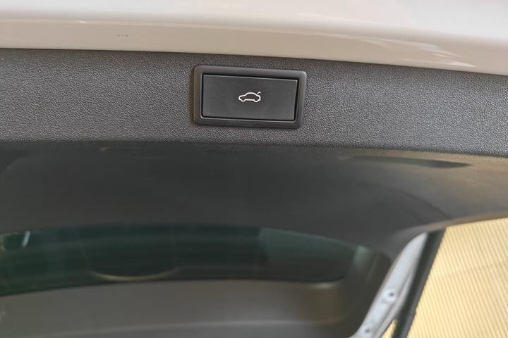 Hvid Skoda Enyaq fra 2022
