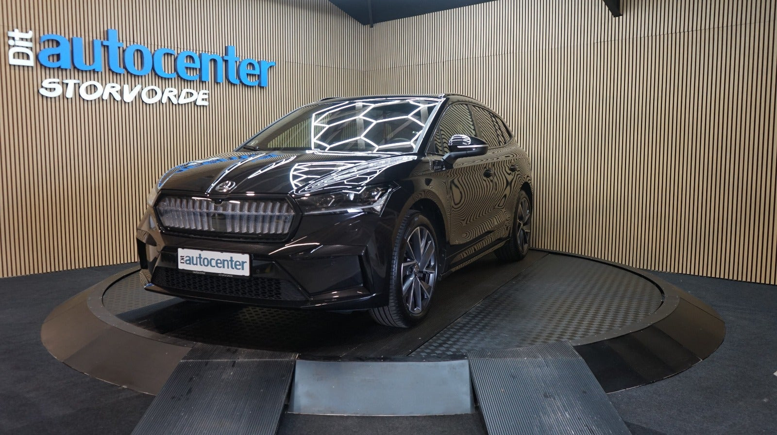 Sort Skoda Enyaq fra 2023