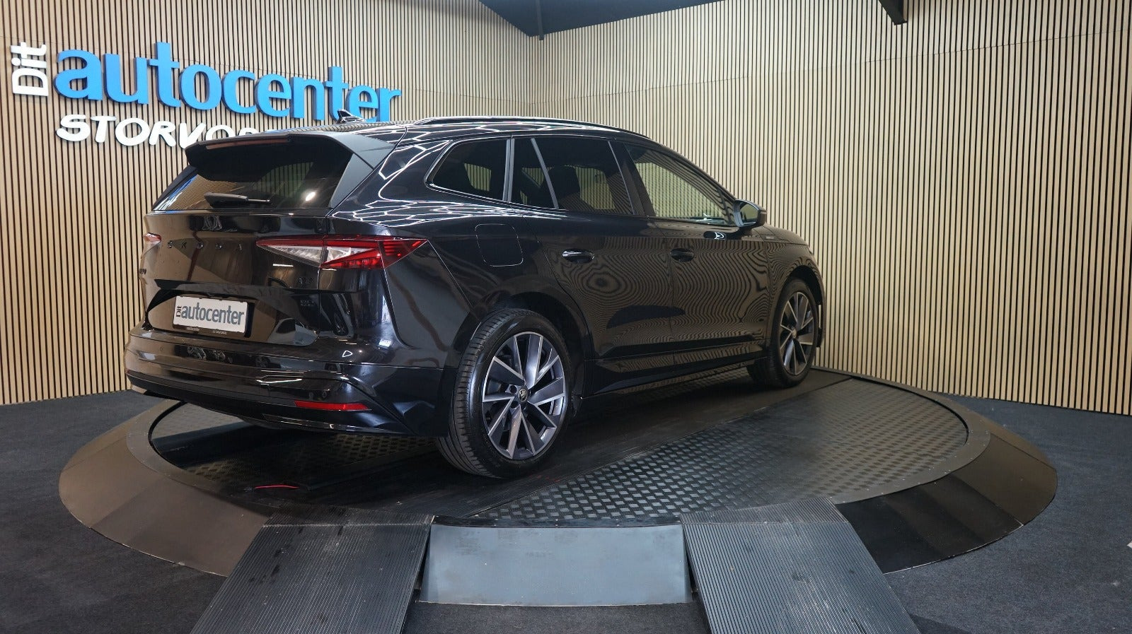 Sort Skoda Enyaq fra 2023