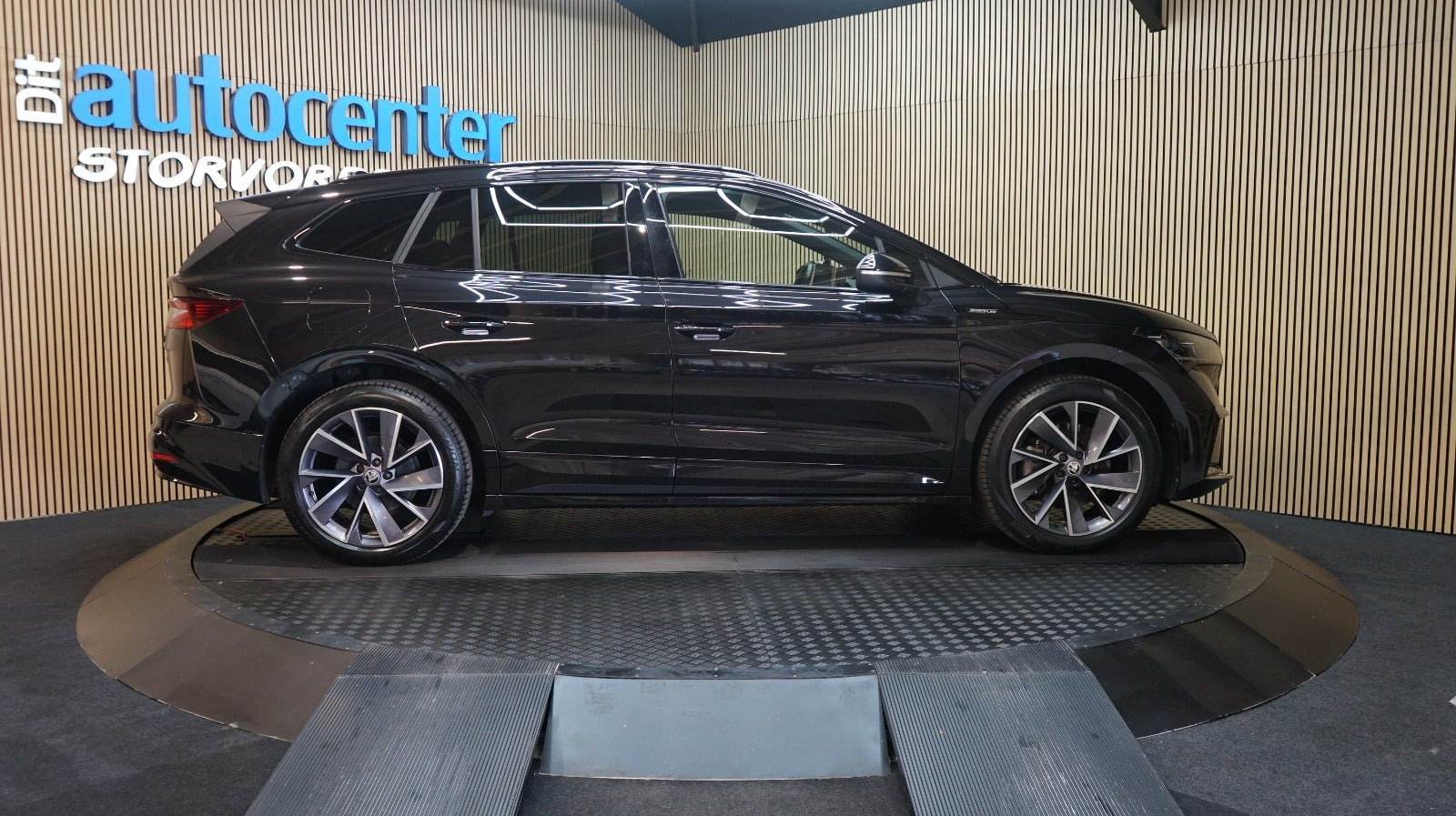 Sort Skoda Enyaq fra 2023
