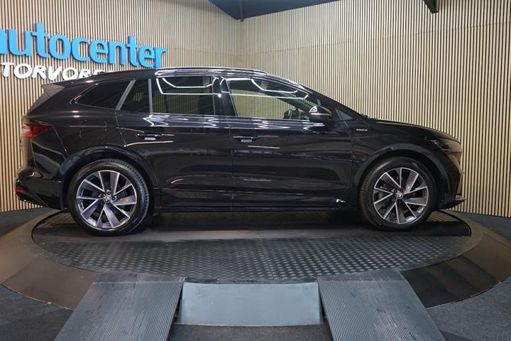 Sort Skoda Enyaq fra 2023
