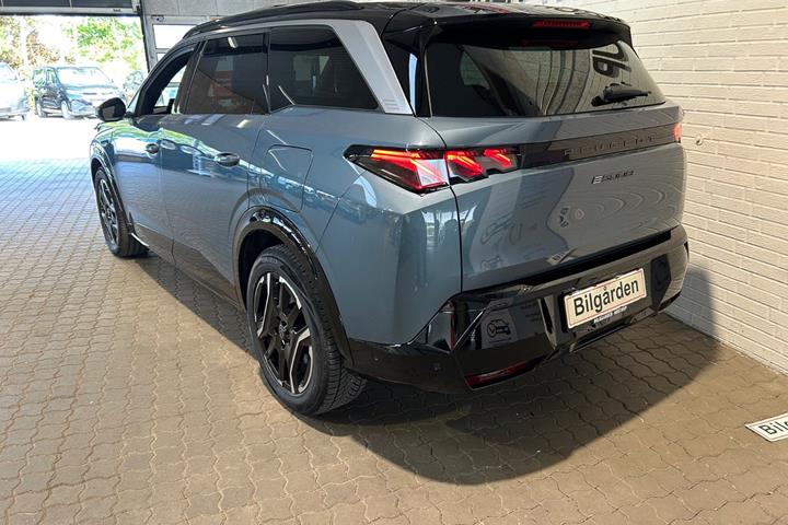 Blå Peugeot e-5008 fra 2025