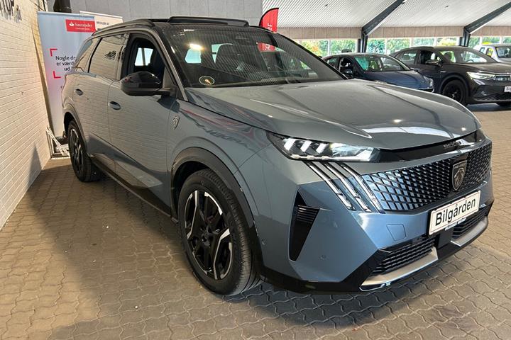 Blå Peugeot e-5008 fra 2025
