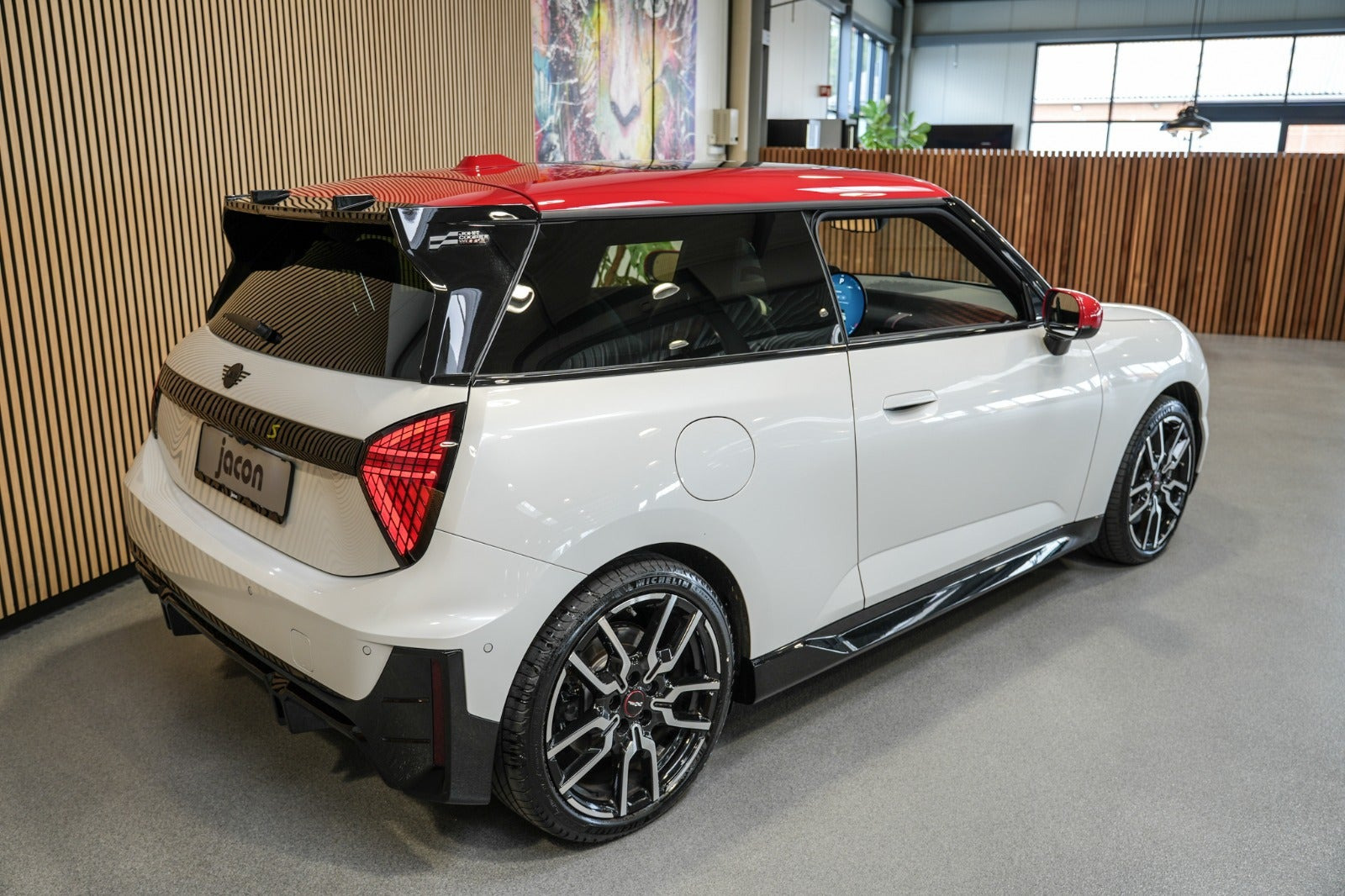 Hvid Mini Cooper SE fra 2024