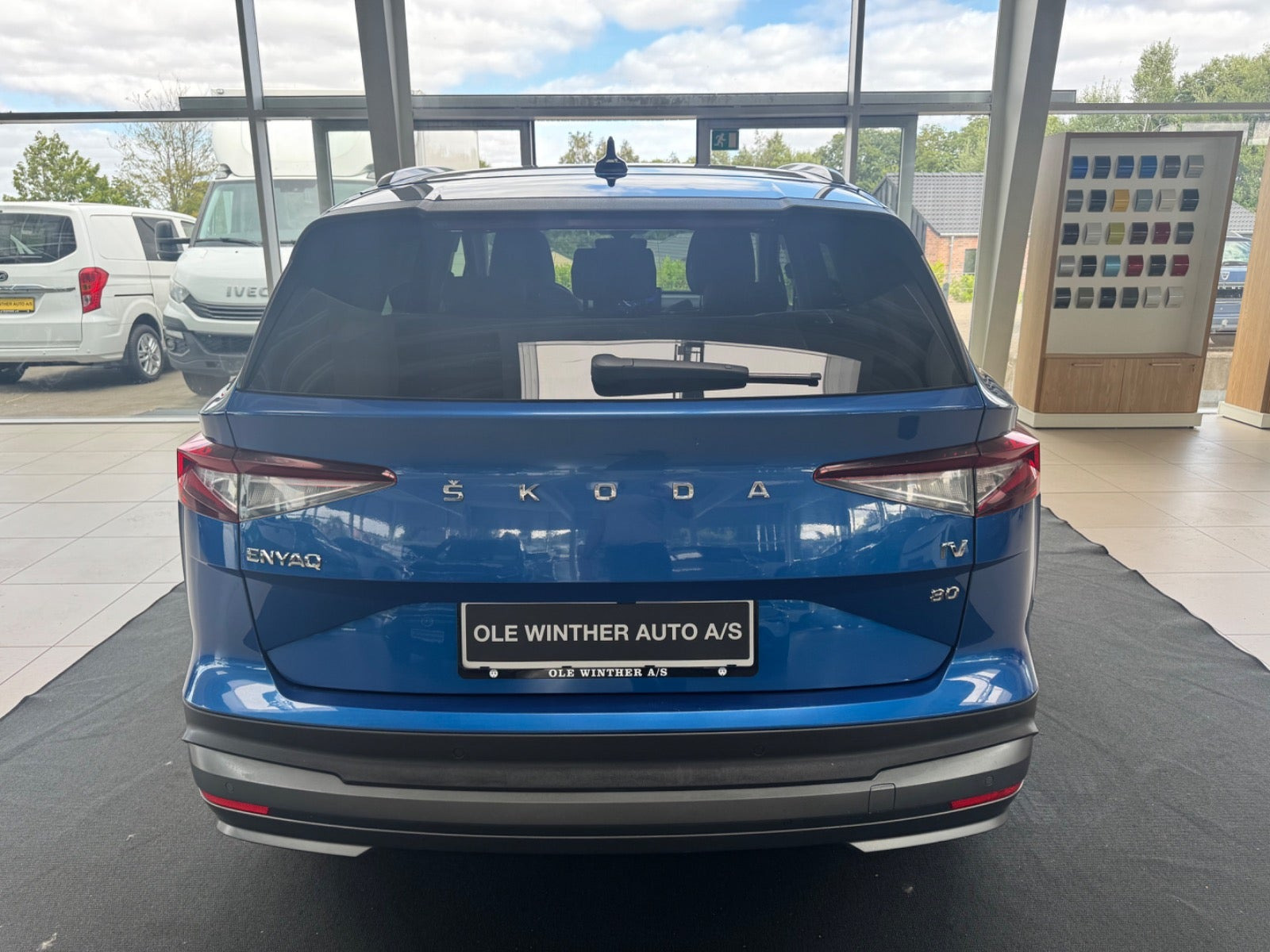 Blå Skoda Enyaq fra 2023