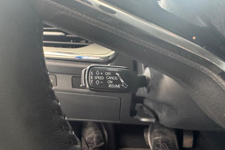 Blå Skoda Enyaq fra 2023