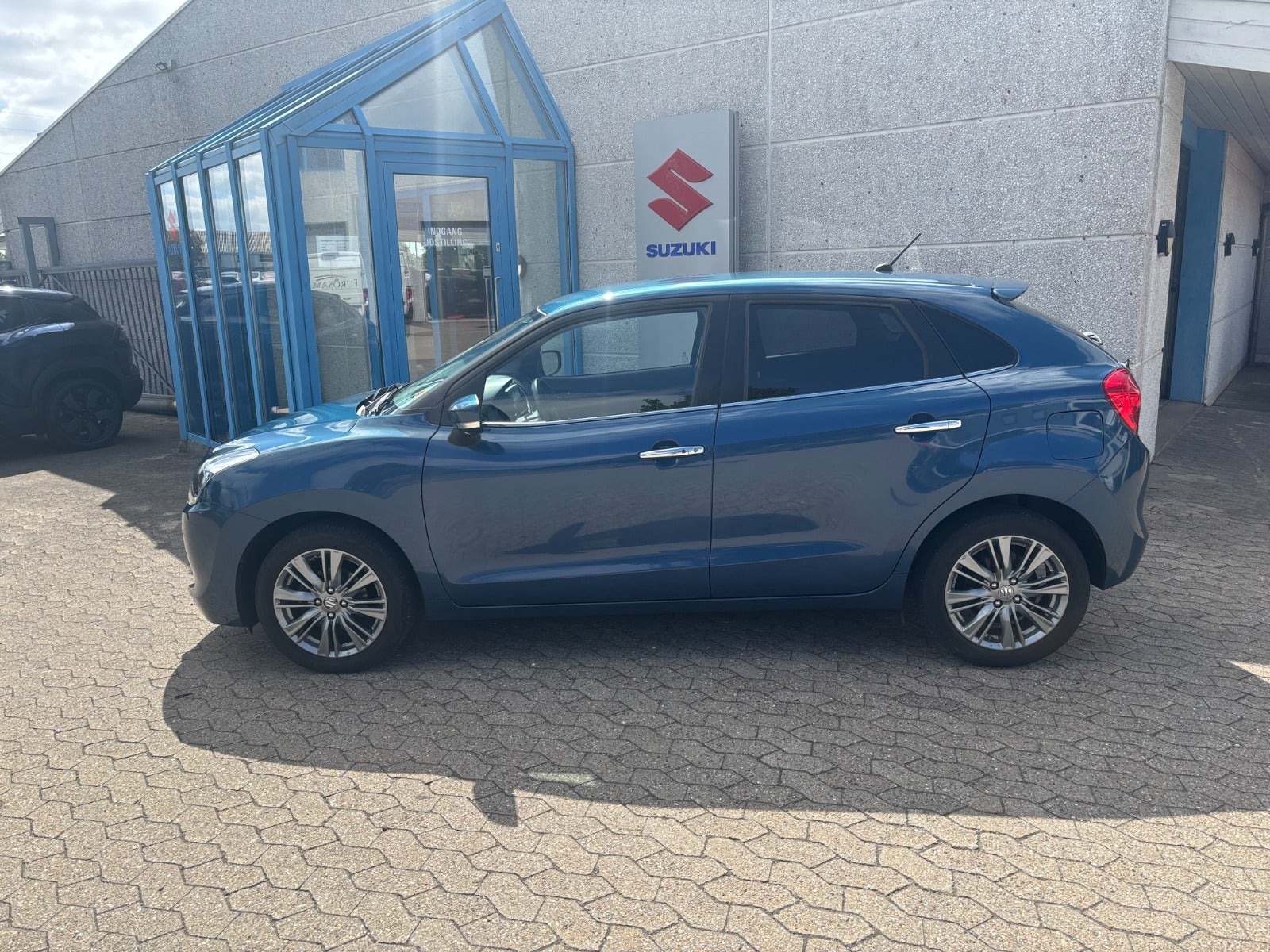 Blå Suzuki Baleno fra 2017