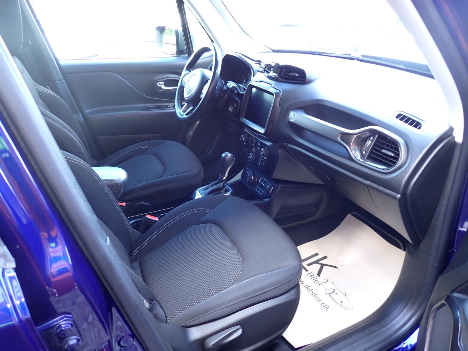 Blå Jeep Renegade fra 2020