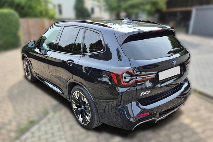 Sort BMW iX3 fra 2023