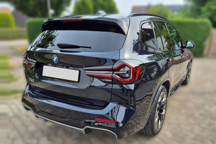 Sort BMW iX3 fra 2023
