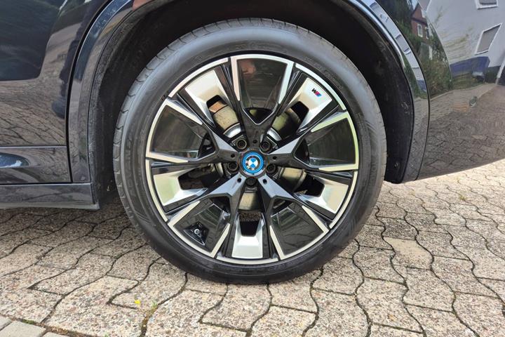Sort BMW iX3 fra 2023