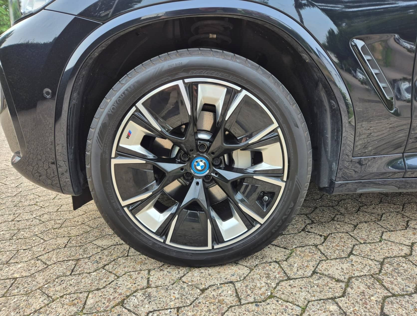 Sort BMW iX3 fra 2023