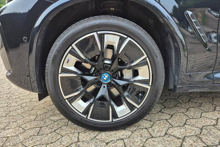Sort BMW iX3 fra 2023