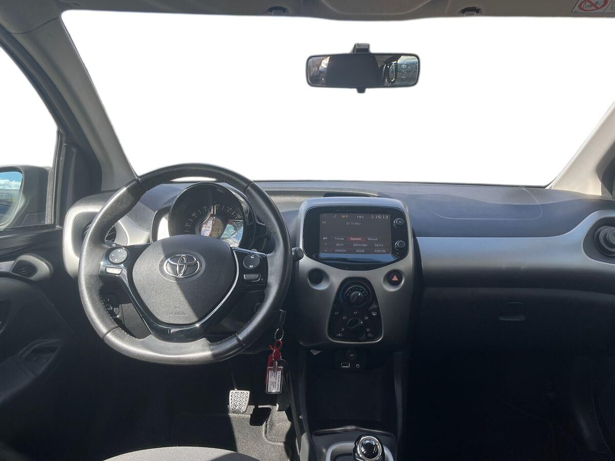 Sort Toyota Aygo fra 2017