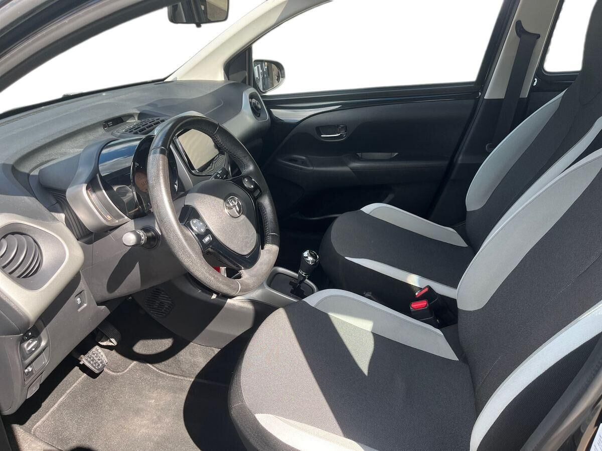 Sort Toyota Aygo fra 2017