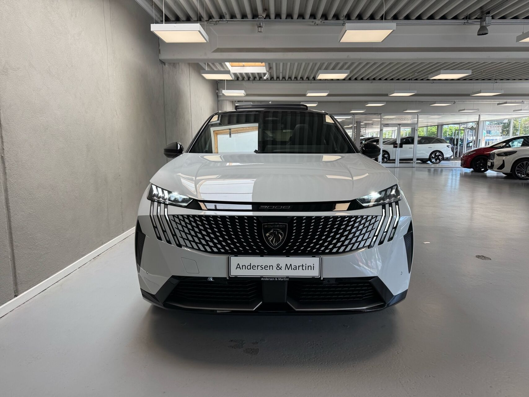 Hvid Peugeot e-3008 fra 2025