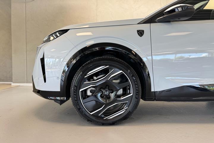Hvid Peugeot e-3008 fra 2025
