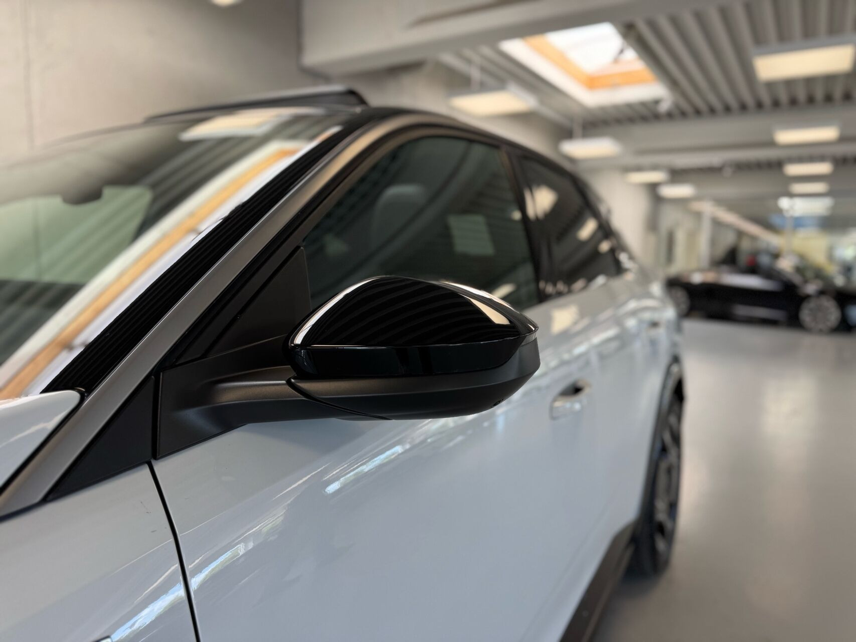 Hvid Peugeot e-3008 fra 2025