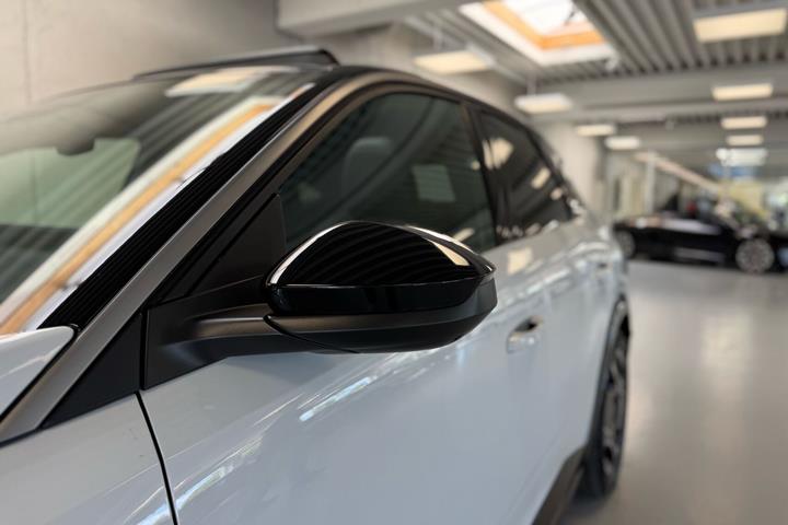 Hvid Peugeot e-3008 fra 2025