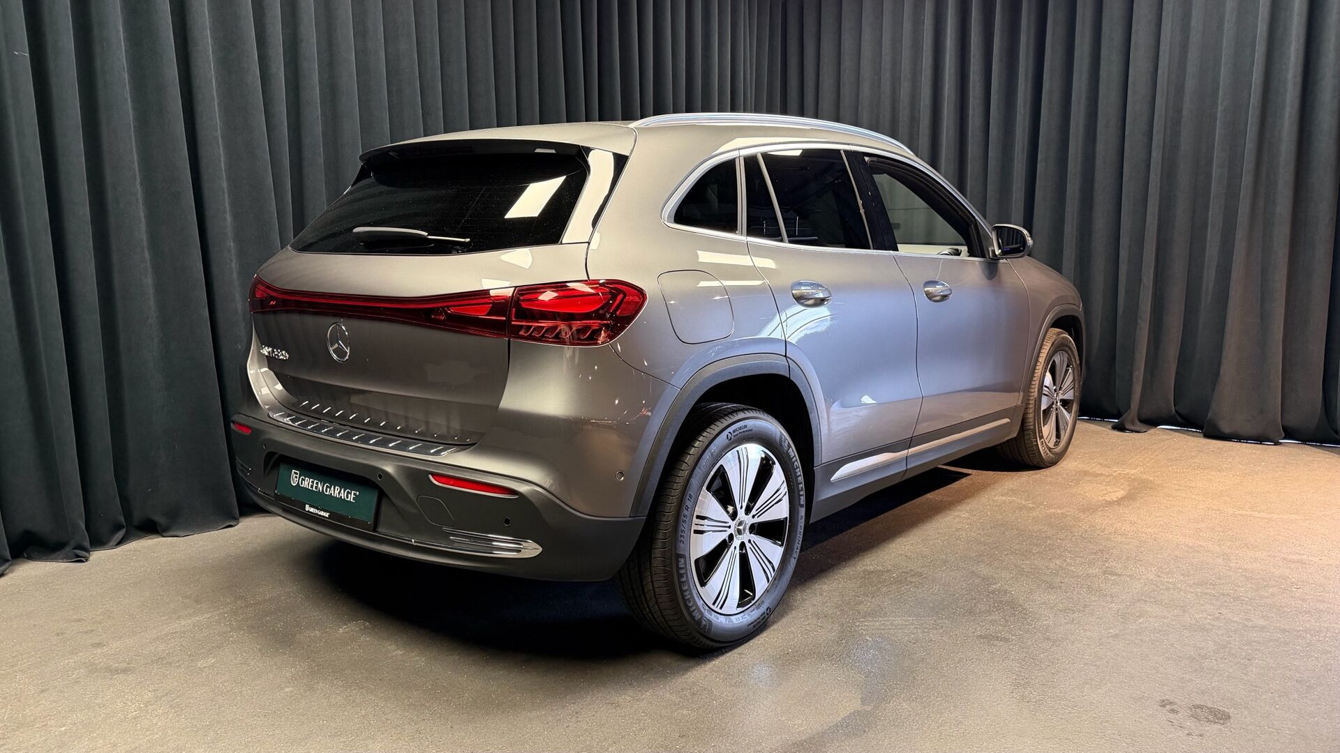 Grå Mercedes EQA 250+ fra 2025