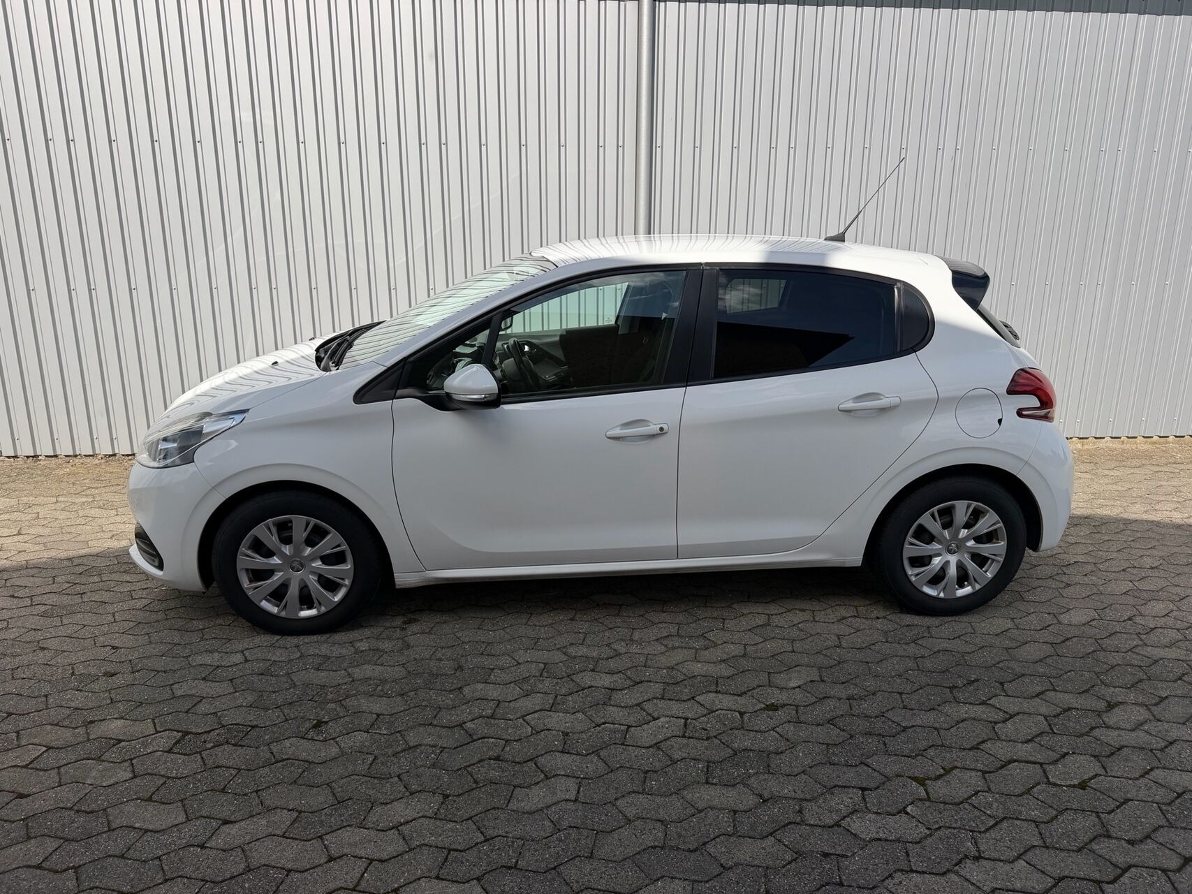 Hvid Peugeot 208 fra 2018