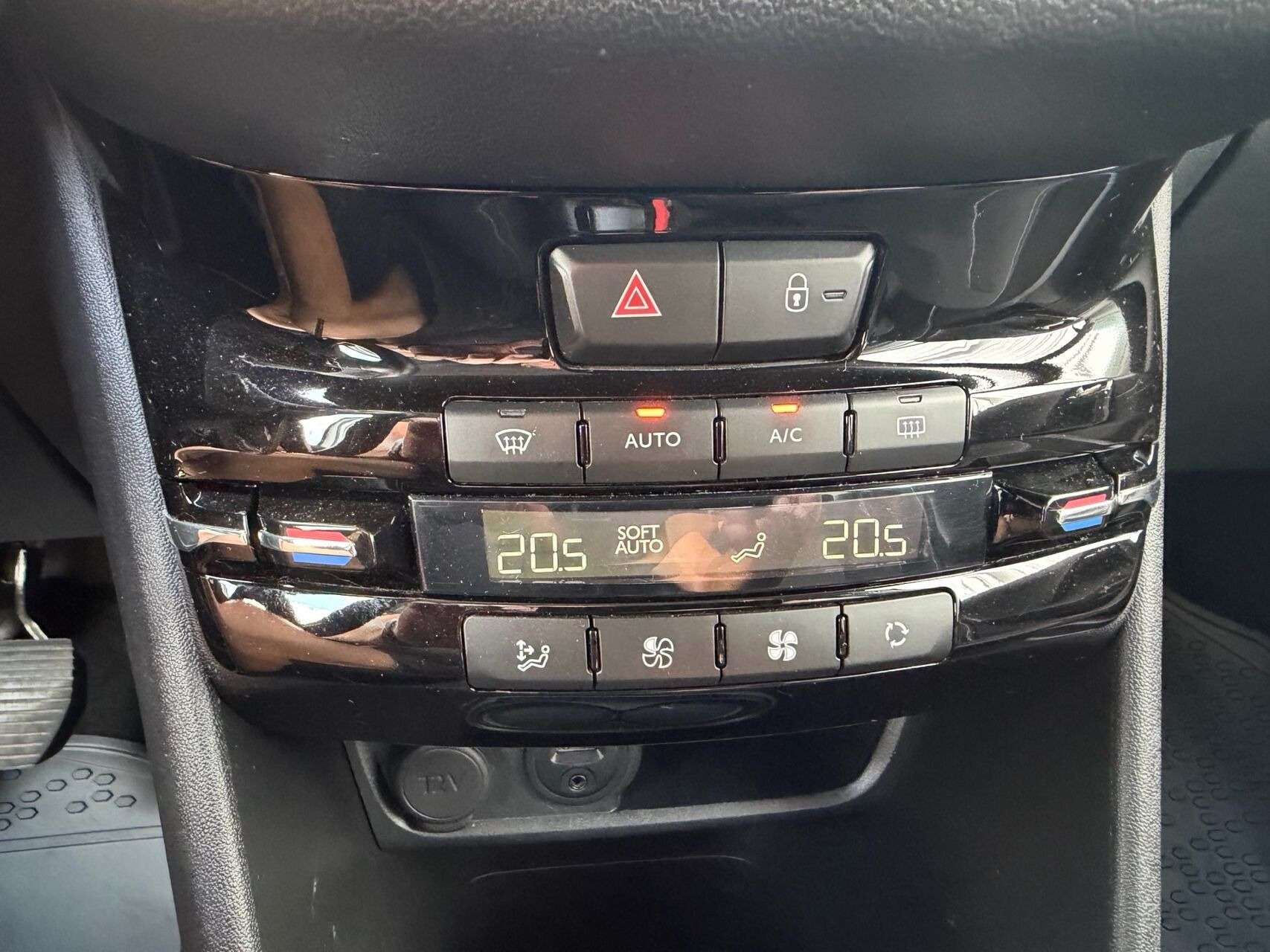 Hvid Peugeot 208 fra 2018