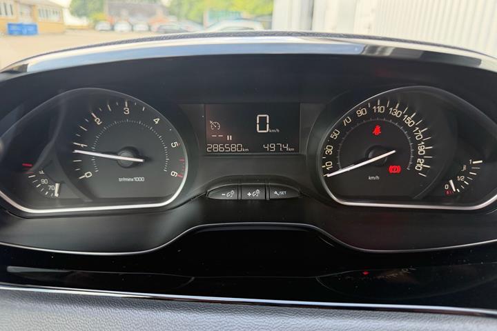 Hvid Peugeot 208 fra 2018