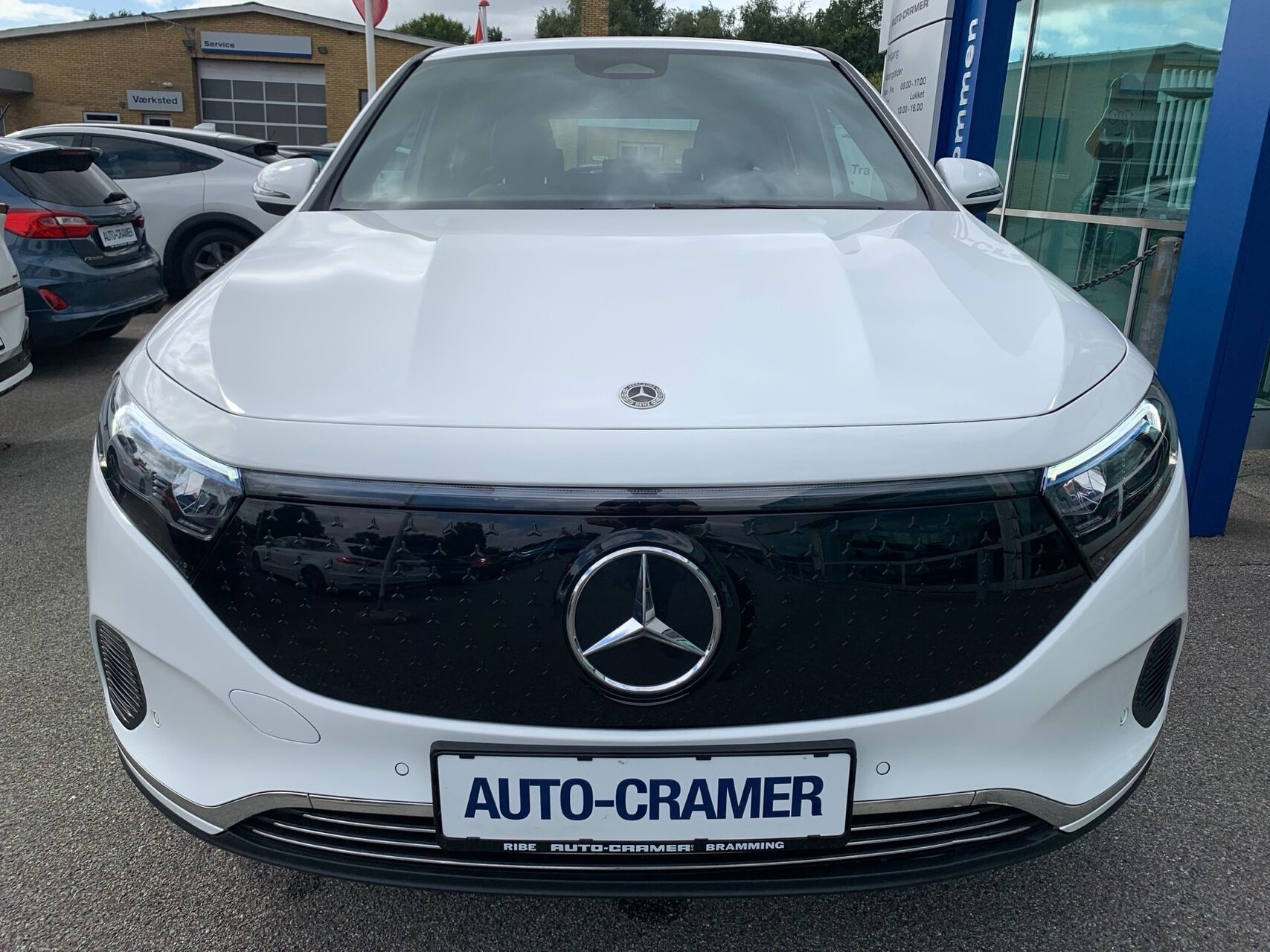 Hvid Mercedes EQA 250+ fra 2024