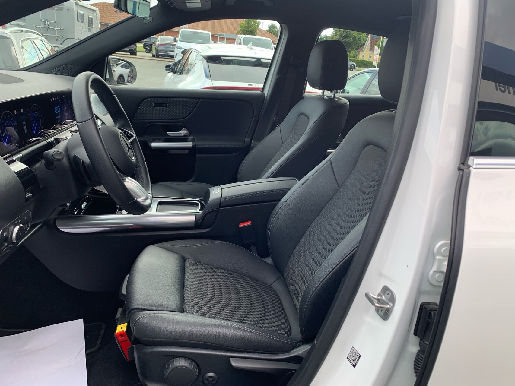 Hvid Mercedes EQA 250+ fra 2024