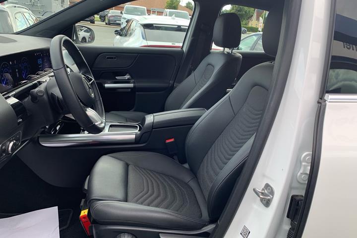 Hvid Mercedes EQA 250+ fra 2024