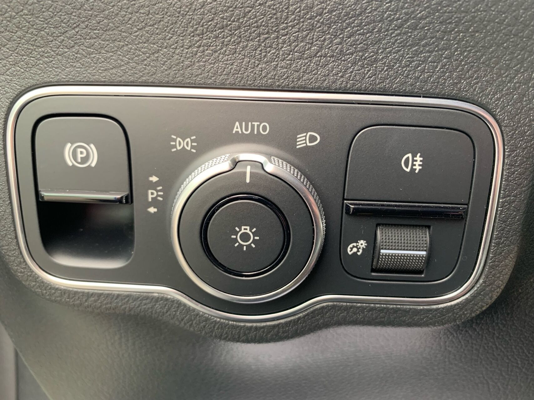 Hvid Mercedes EQA 250+ fra 2024