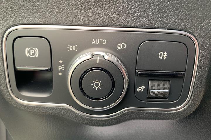Hvid Mercedes EQA 250+ fra 2024