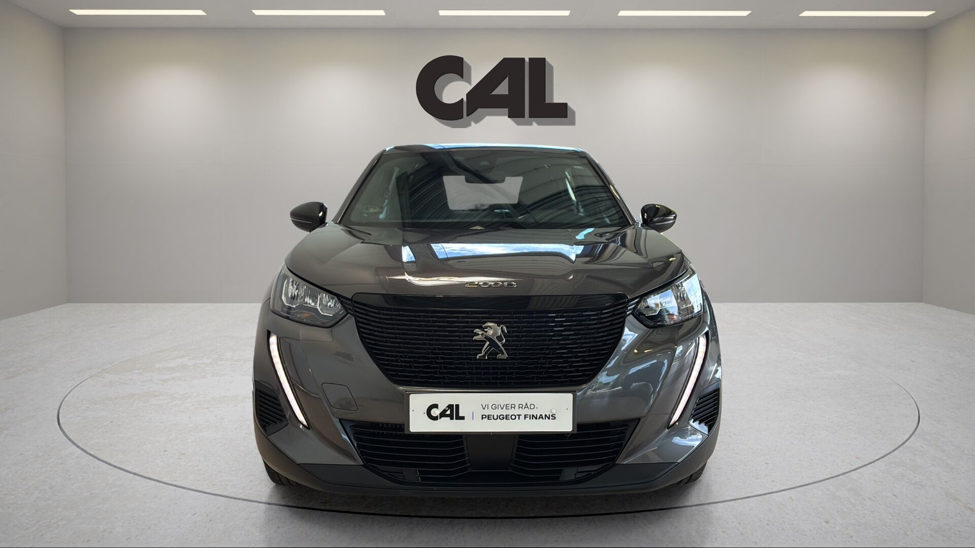 Grå Peugeot 2008 fra 2023