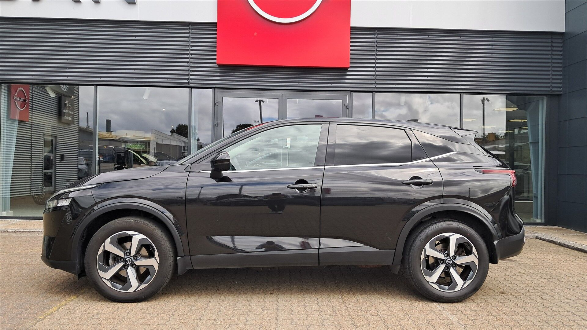 Sort Nissan Qashqai fra 2023
