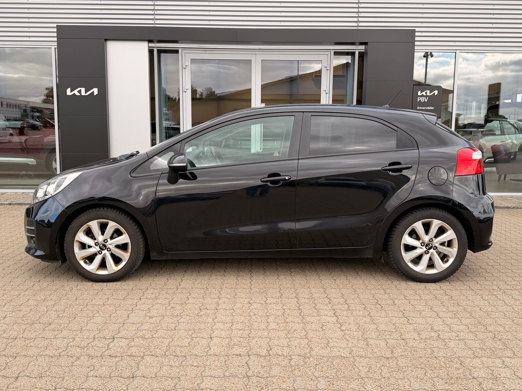 Sort Kia Rio fra 2016