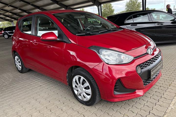 Rød Hyundai i10 fra 2017
