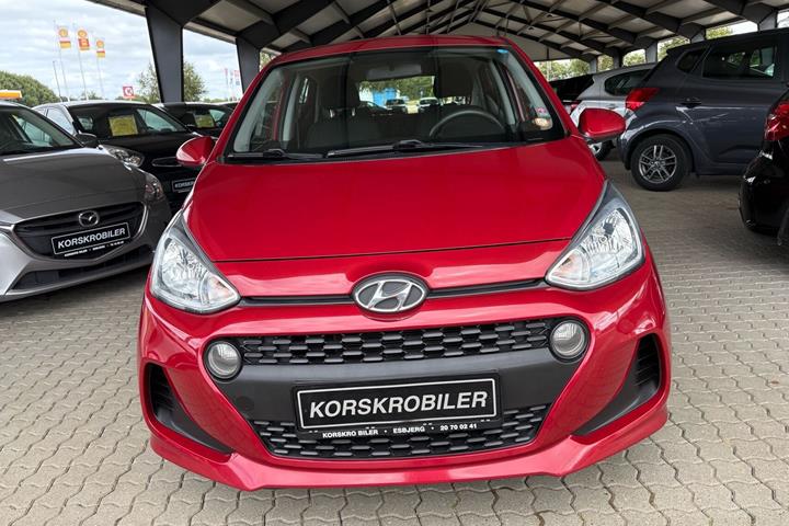 Rød Hyundai i10 fra 2017