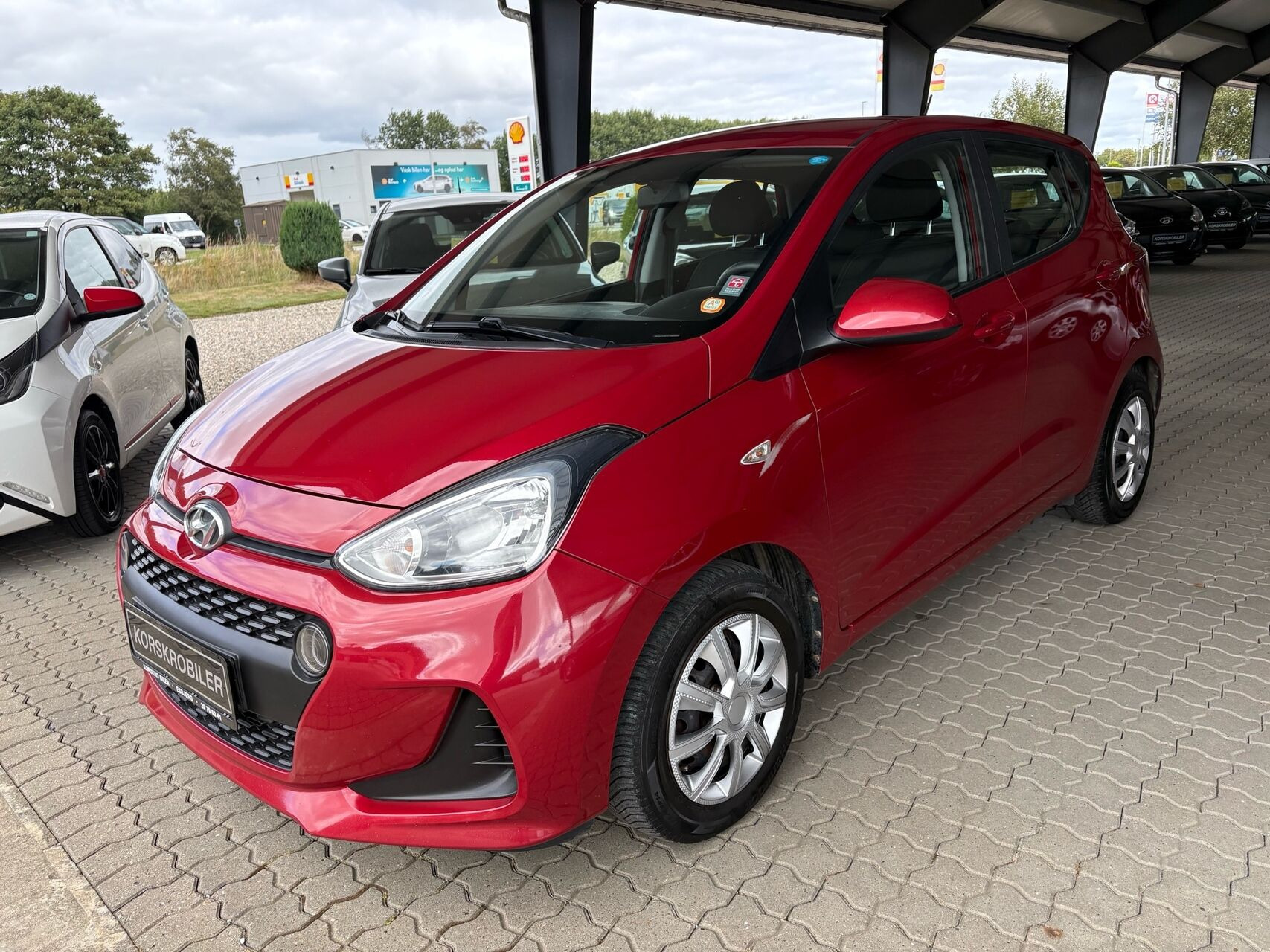 Rød Hyundai i10 fra 2017