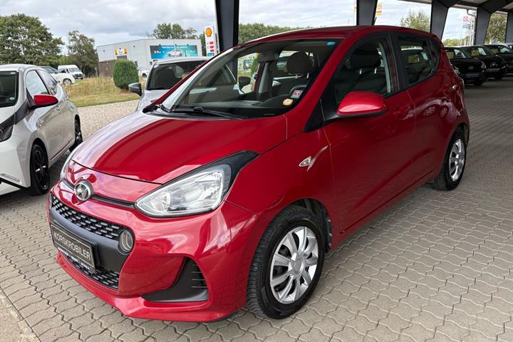 Rød Hyundai i10 fra 2017