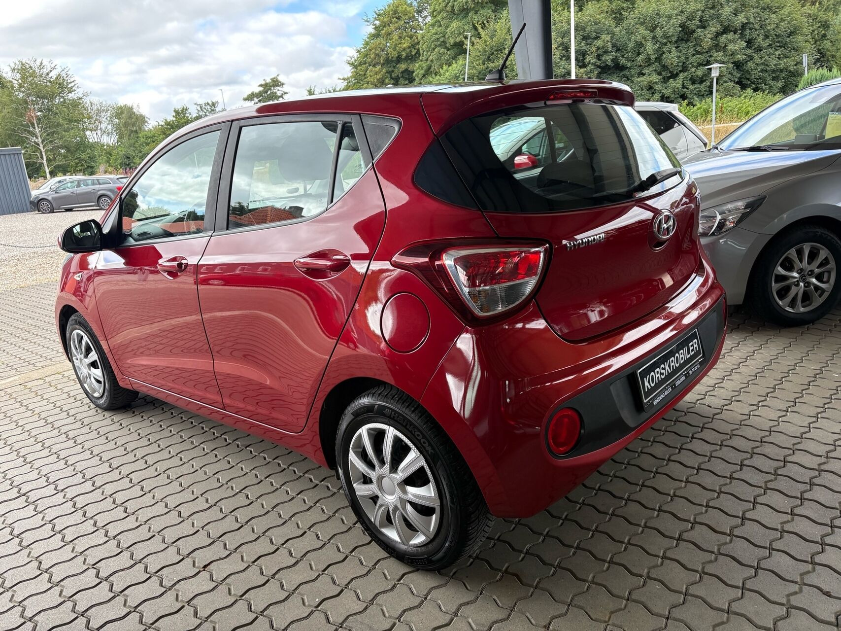 Rød Hyundai i10 fra 2017
